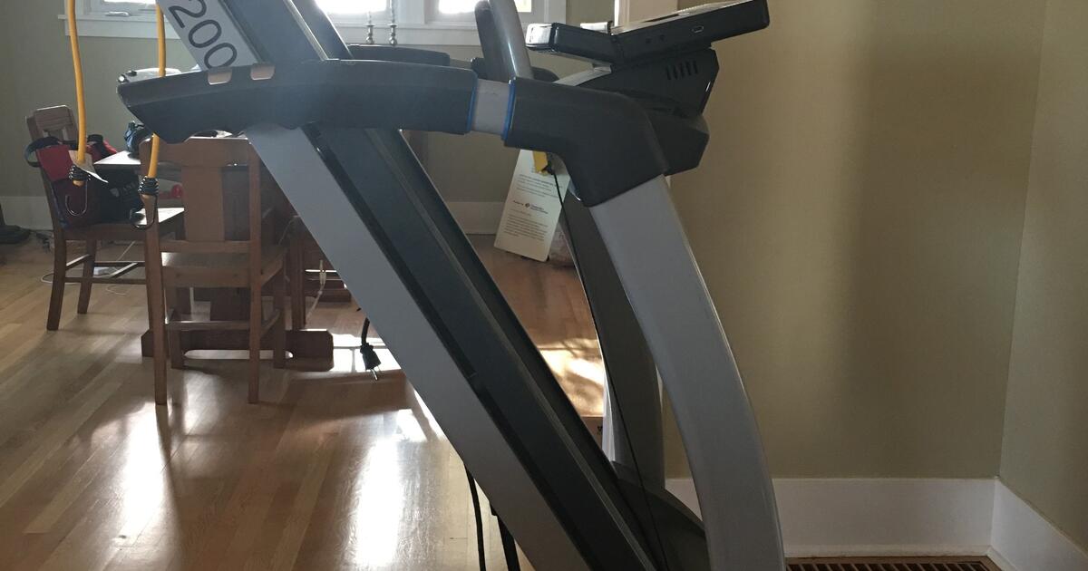 LifeSpan TR1200 TREADMILL Excellent Condition for Free in Portland