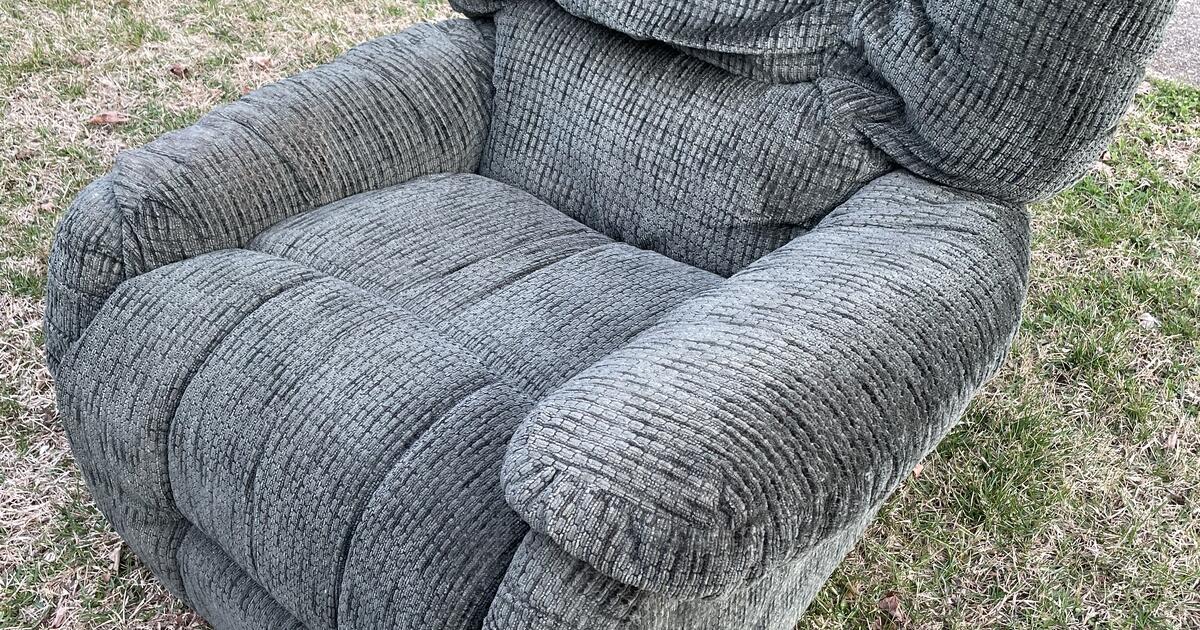 Recliner FREE for Free in Louisville, KY For Sale & Free — Nextdoor