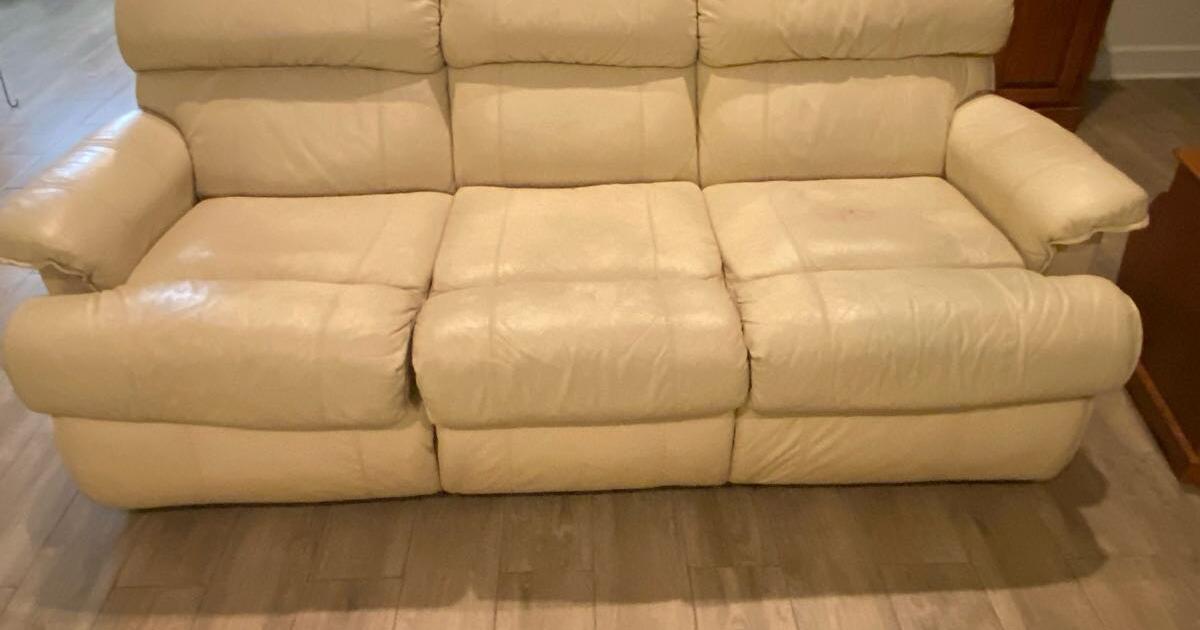 Lazy Boy Leather Sofa for 90 in Monroe, LA Finds — Nextdoor