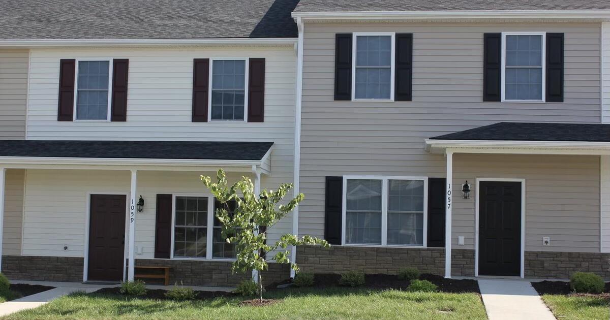 3 br, 2.5 bath townhome in Wellington Park for RENT for Free in