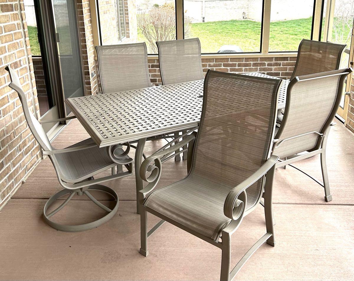 Patio table and chairs for 125 in West Lafayette, IN For Sale & Free