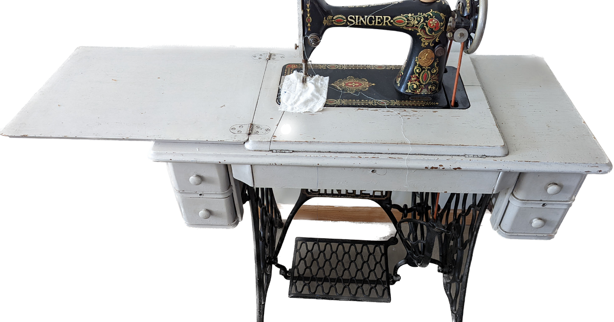 Treadle Sewing Machine for Free in Park Ridge, IL For Sale & Free