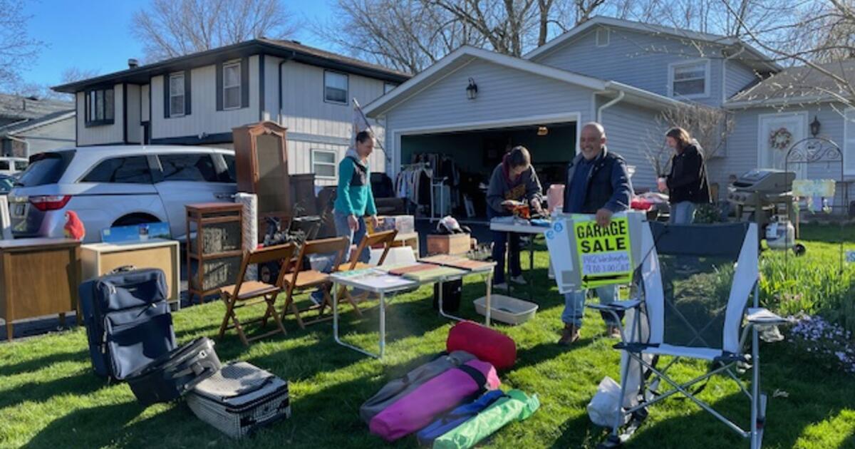 Lake in the Hills Garage Sale LOTS of STUFF Sat Only for 10 in