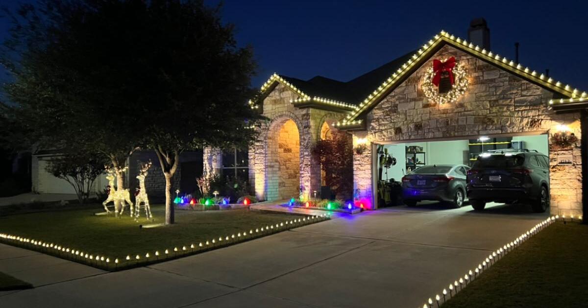 Roof Christmas light 100 warm white C9 for 45 in Leander, TX For Sale & Free — Nextdoor