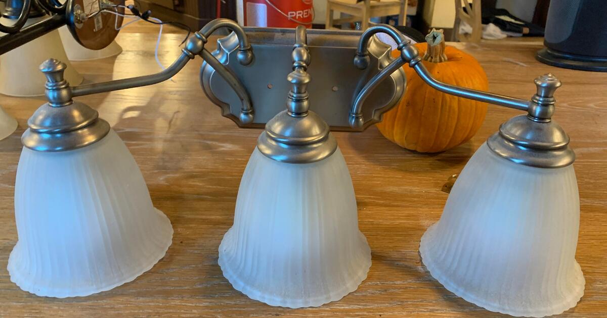 Brushed Nickle Light Fixture for 30 in Dallas, OR For Sale & Free