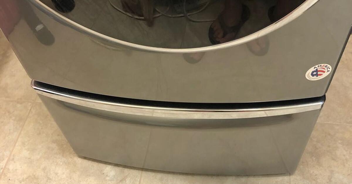 Whirlpool washer & dryer pedestals for 100 in Henderson, NV For Sale