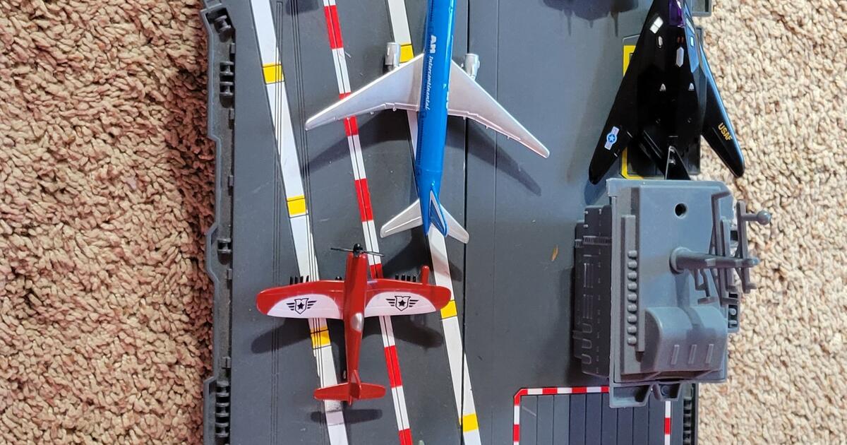 Lakeshore Aircraft Carrier for 40 in Manhattan Beach, CA For Sale