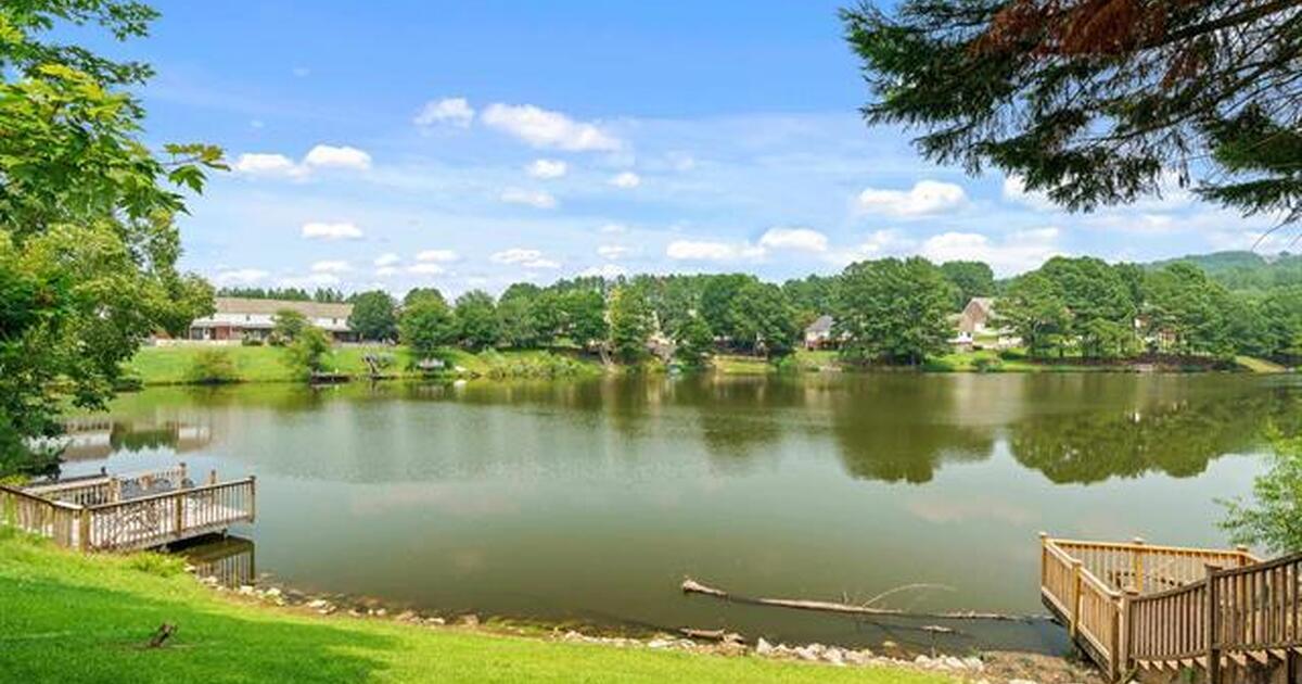 Just Listed! Beautiful 3/2.5 Townhome with Stunning View of Private