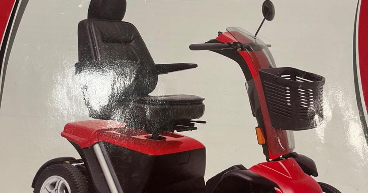 Pursuit XL 4 wheel Mobility Scooter made by Pride. for 750 in Bonita