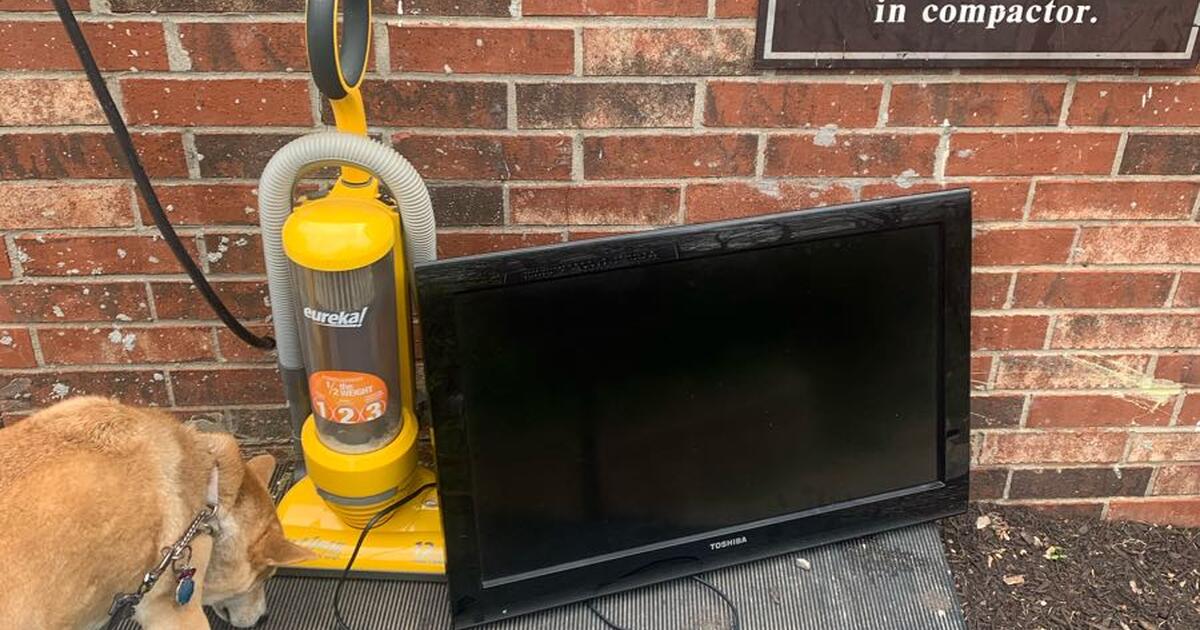 Television and vacuum for Free in Overland Park, KS Finds — Nextdoor