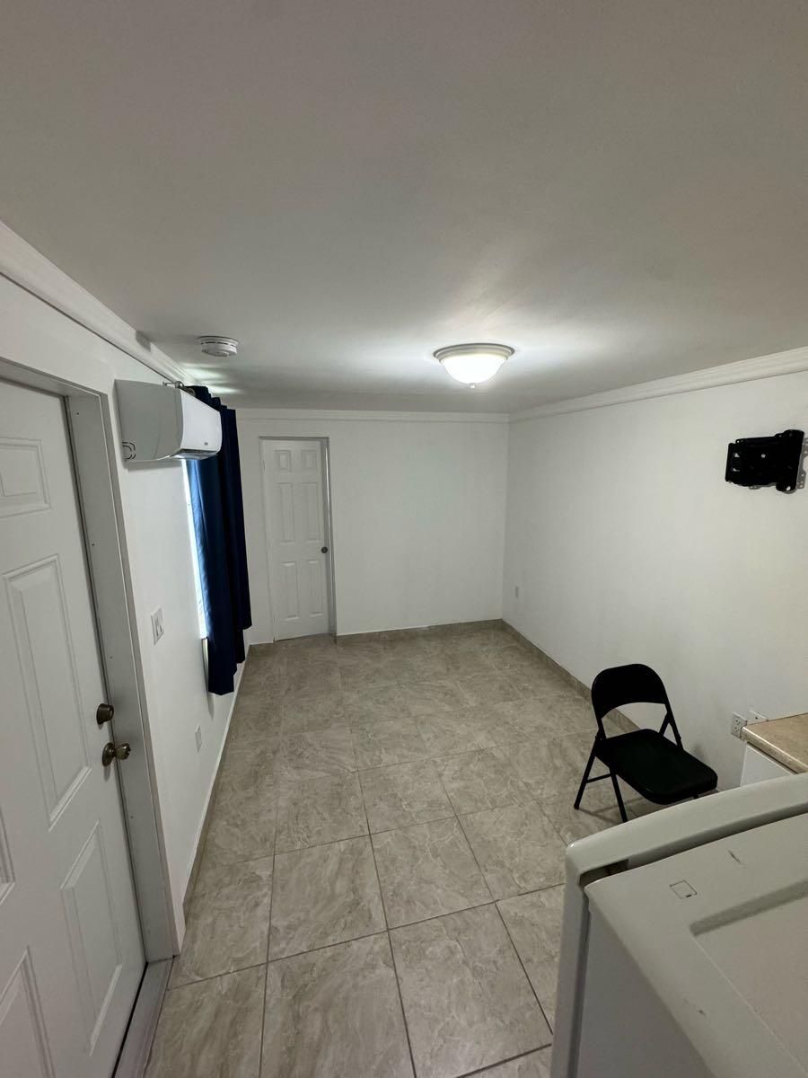 Studio efficiency for rent for 1100 in Miami, FL For Sale & Free