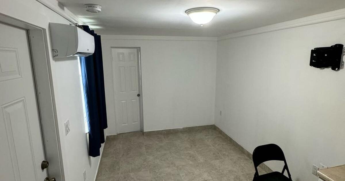 Studio efficiency for rent for 1100 in Miami, FL For Sale & Free