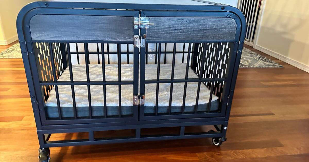 Dog kennel pending pick up for 75 in Camano Island, WA For Sale