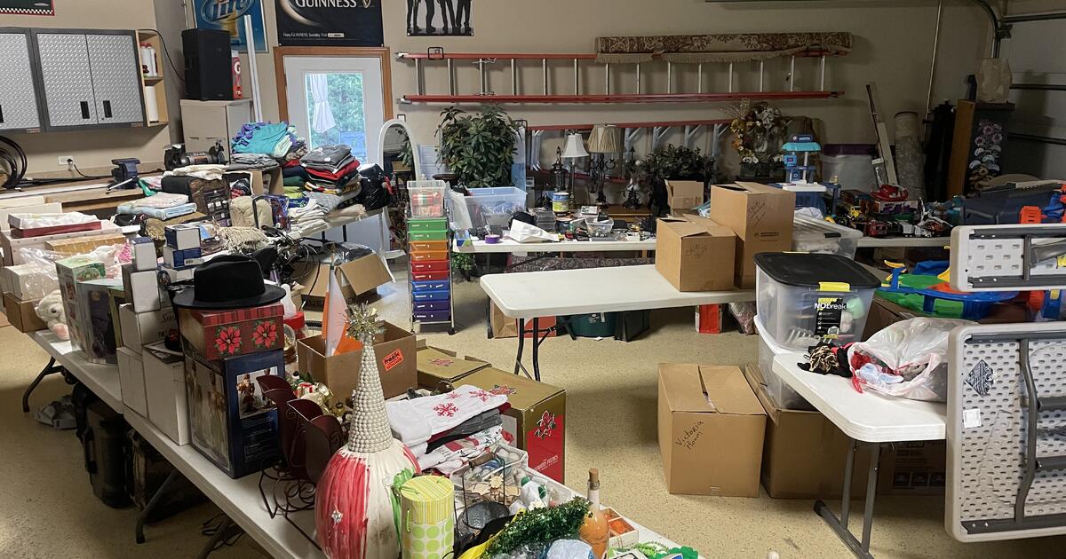 Sundial Farms Neighborhood Garage Sale for 1 in Spring Grove, IL