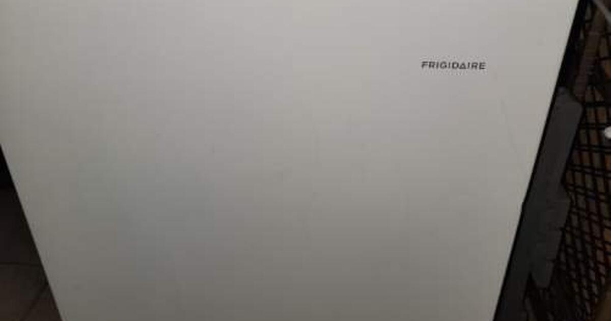 2 stand alone freezers insignia or Frigidaire brand for 70 in State