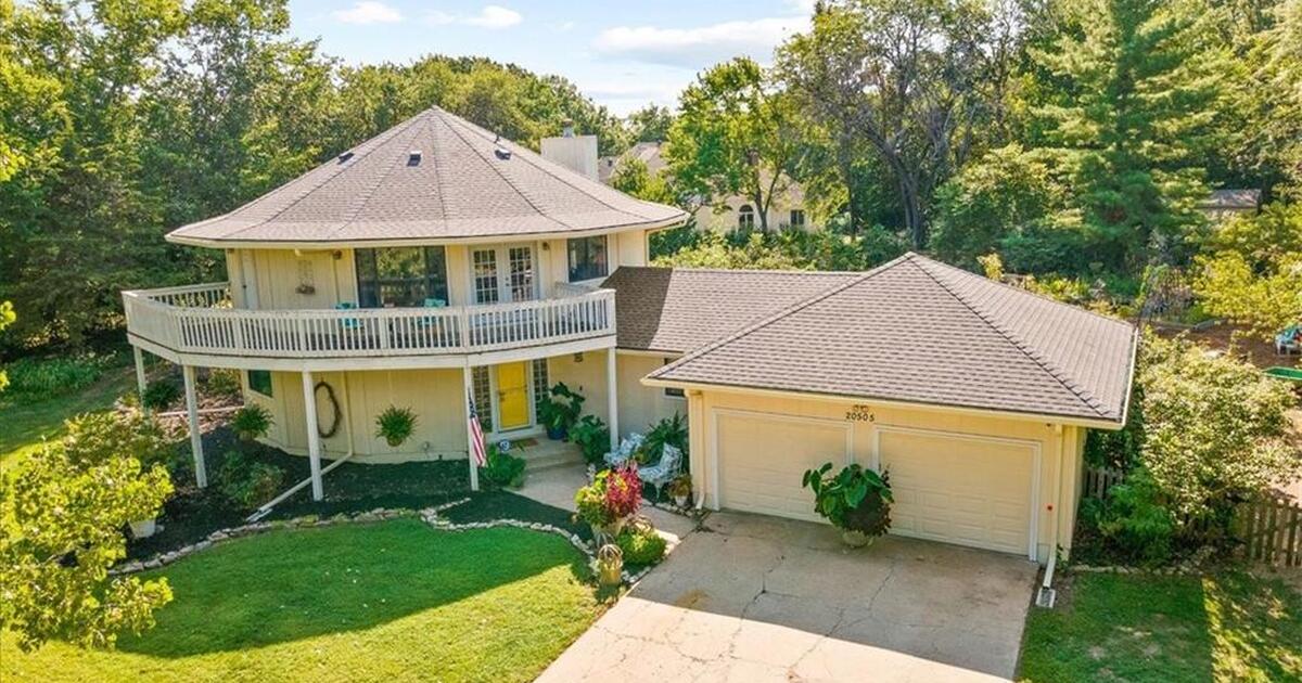 Selling our home in Whispering Hills, Lenexa in Lenexa, KS Finds