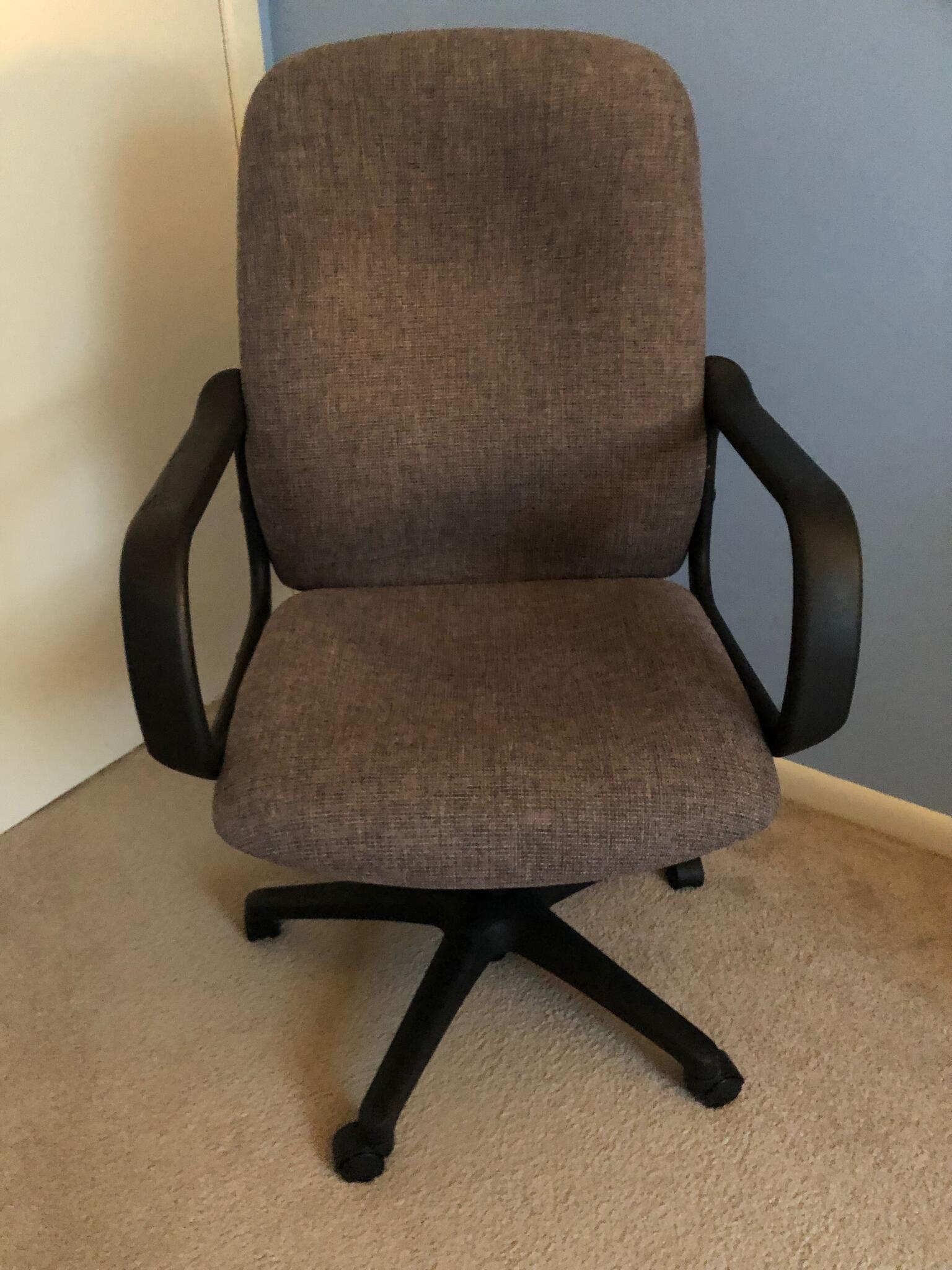 Office Chair with armrests and swivel base