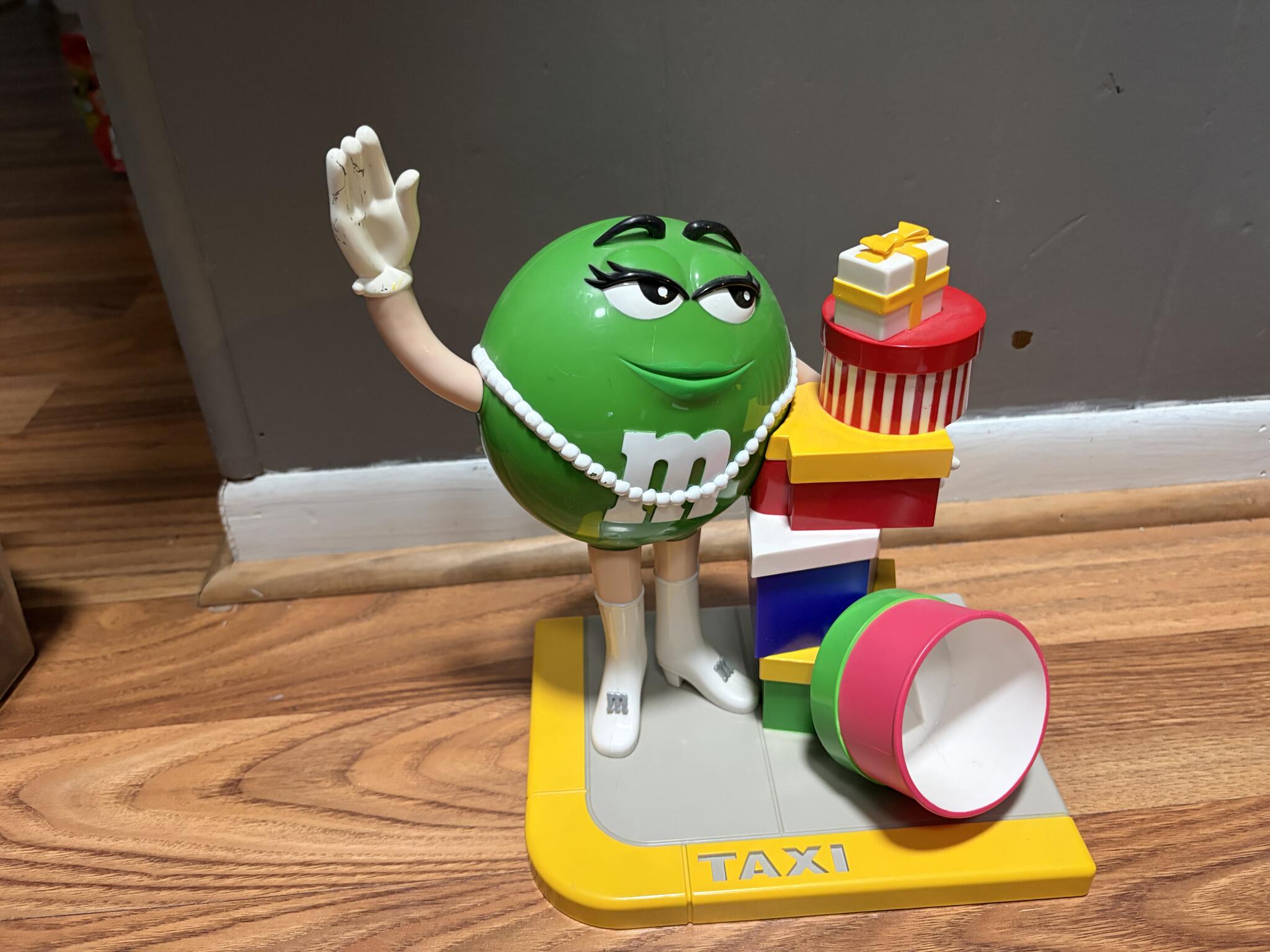 M&M Green Shopper C&y Dispenser Shopping Bag Boxes Hailing Taxi