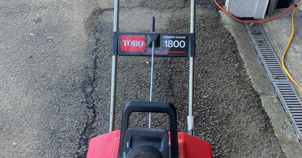 Toro 1800 Power Curve Electric Snow Blower for 35 in Morris Plains, NJ