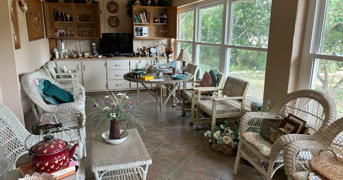 Furniture Wicker Ratan stained glass lamp for 20 in Punta Gorda, FL