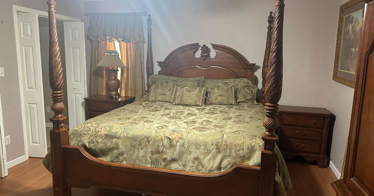 6 piece— King solid wood bedroom suite for 950 in Madison, MS For