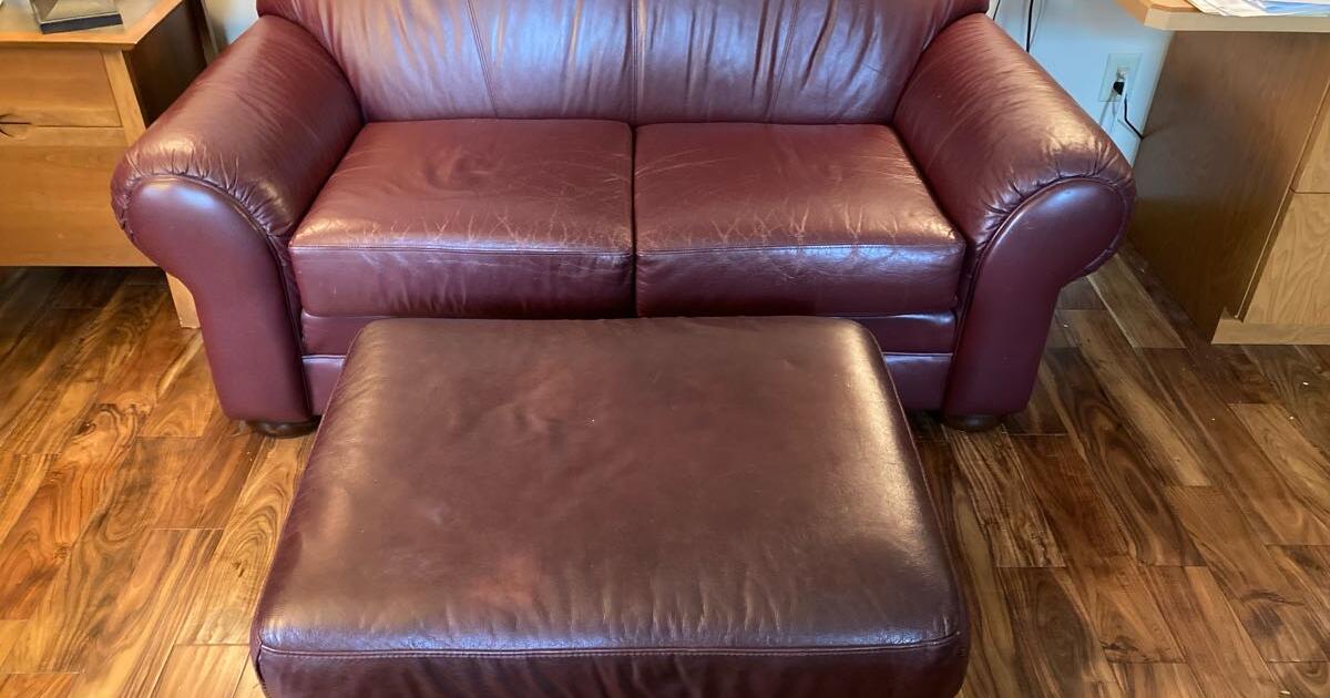 Leather Loveseat & Ottoman for 25 in Dublin, OH Finds — Nextdoor