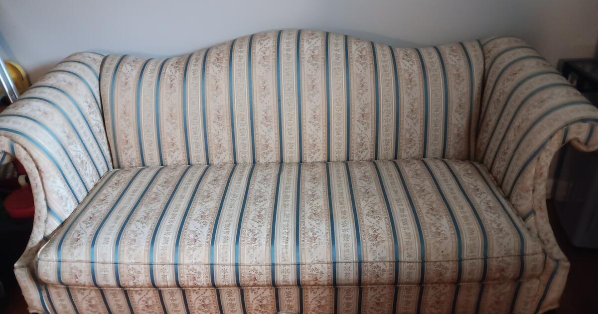 Couch in Cincinnati, OH For Sale & Free — Nextdoor