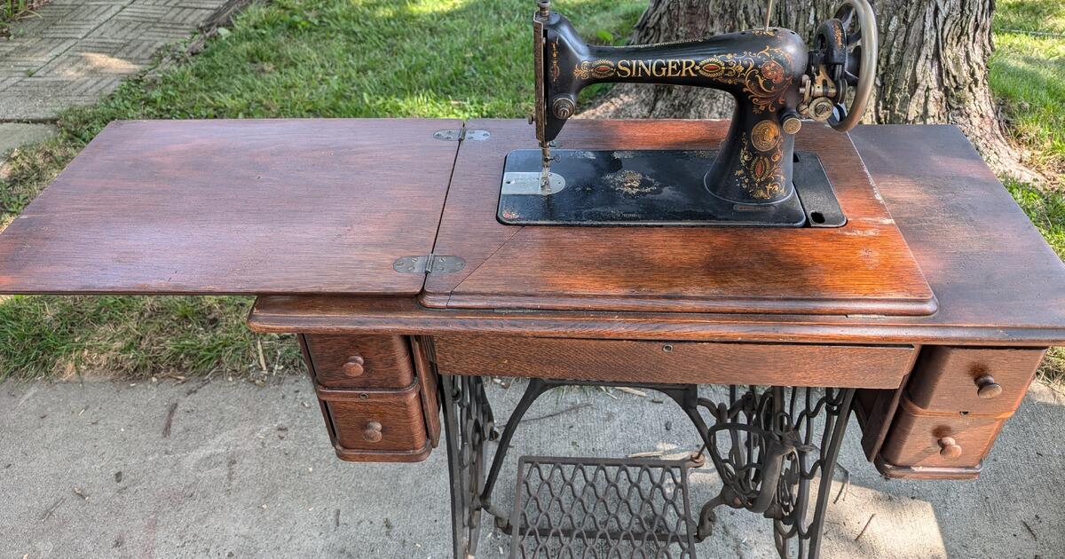 Early 1900s Singer sewing machine and table. for $75 in Indianapolis ...