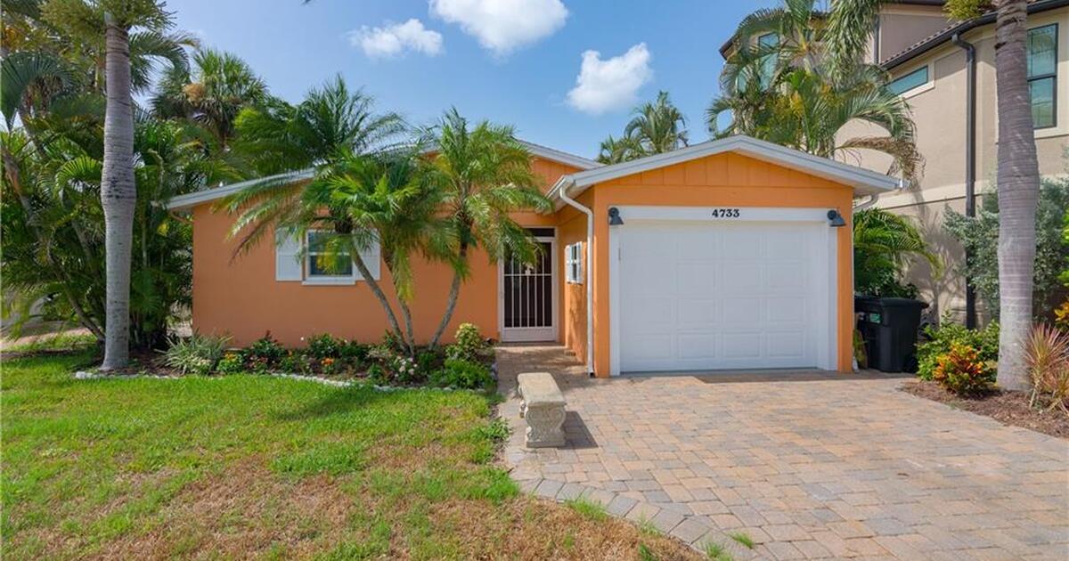 MOVEIN ready., TURNKEY Florida home ON THE WATER for 550000 in Estero