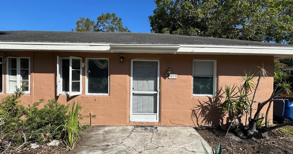 1400 Rental Duplex Off Tamiami Trail for 1400 in Sarasota, FL For
