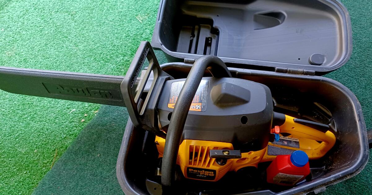 Poulan Pro chainsaw 18" and case for 55 in Avon Park, FL For Sale