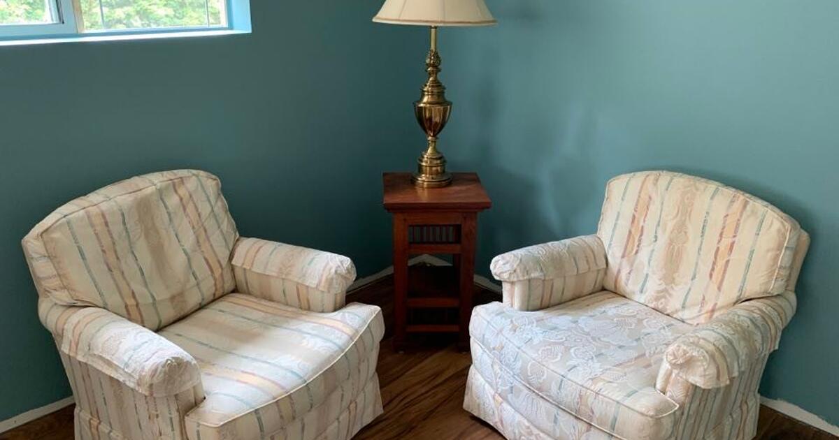 Pair of side chairs FREE for Free in Mount Vernon, WA For Sale