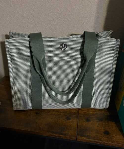 Lululemon Two-Tone Canvas Tote Bag 10L For $200 In Phoenix, AZ | For Sale & Free Nextdoor Lululemon Two-Tone Canvas Tote Bag 10L For $200 In Phoenix, AZ | For Sale & Free Nextdoor