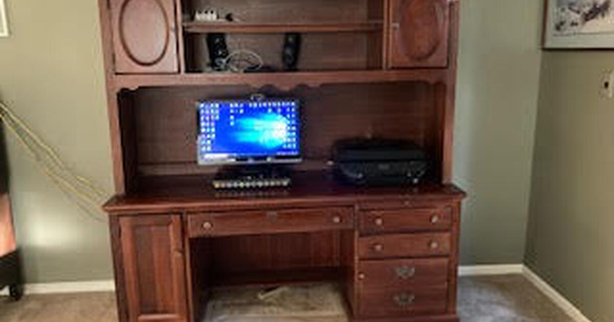 Cherry Desk/Hutch for Free in Aurora, CO For Sale & Free — Nextdoor