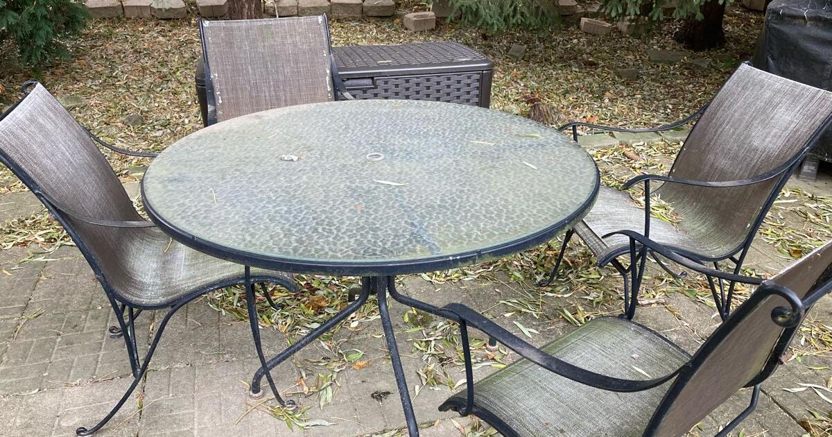 Patio table and chairs for 20 in Lake Zurich, IL For Sale & Free