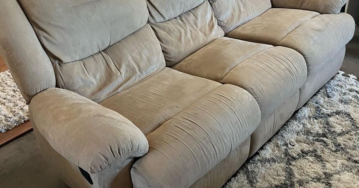 Recliner & reclining couch for 80 in Slidell, LA For Sale & Free
