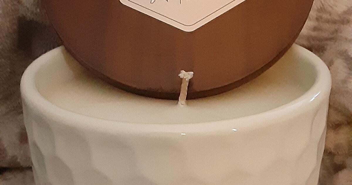 NEW Vanilla/Coconut Soy Candle for 7 in Indianapolis, IN For Sale