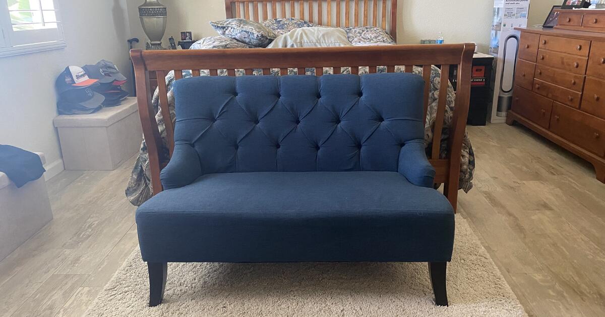 Loveseat for 70 in San Diego, CA For Sale & Free — Nextdoor