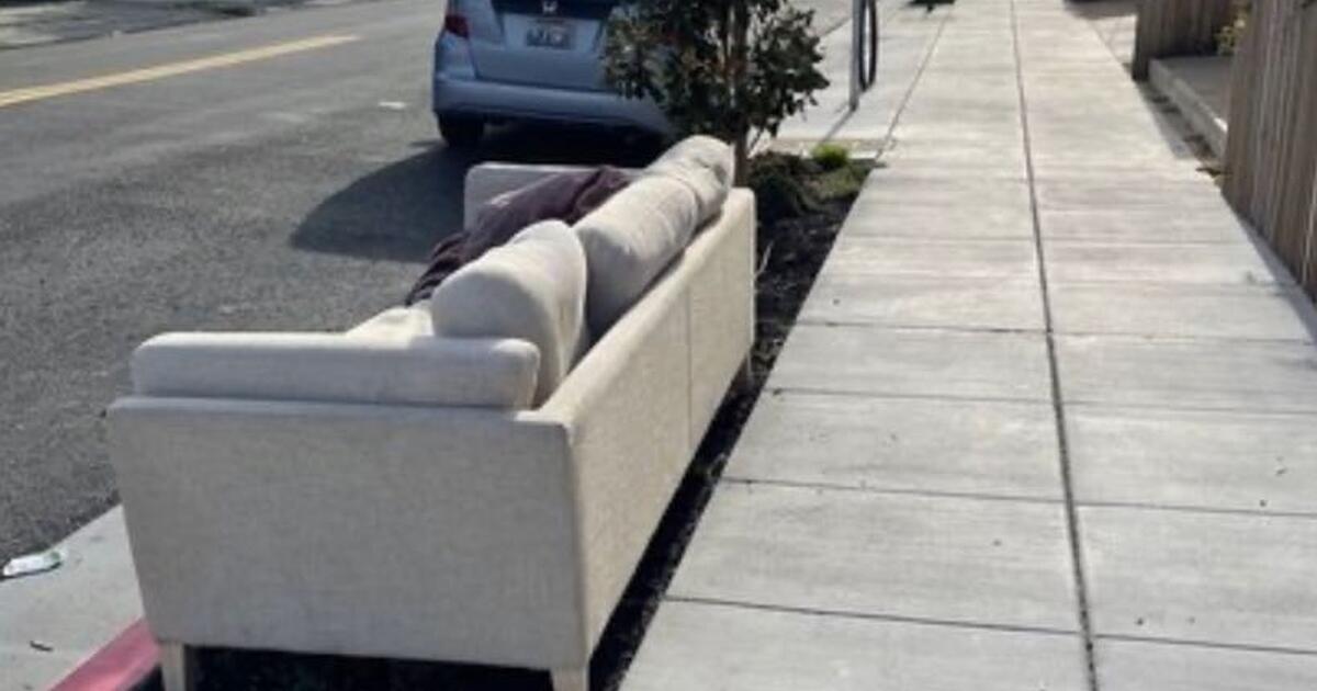 Dumped couch for Free in Oakland, CA For Sale & Free — Nextdoor