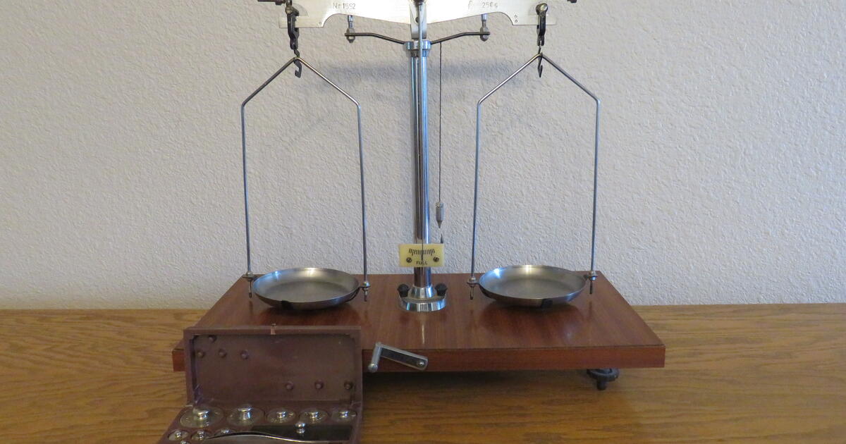 Vintage Large Balance Scale / Scale of Justice Design for 50 in