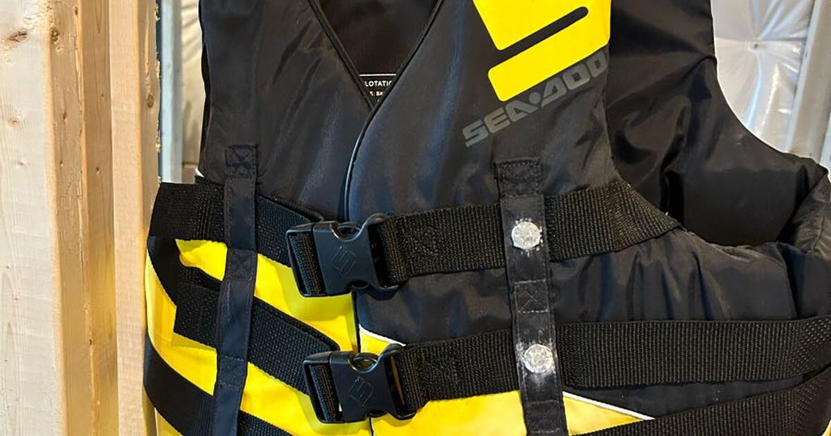 Jet ski/Water Ski life vest for 30 in Newark, DE For Sale & Free