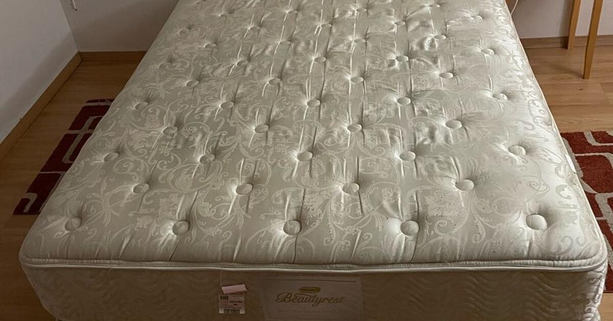 FULL SIZE mattress and box spring for 150 in Damascus, OR For Sale