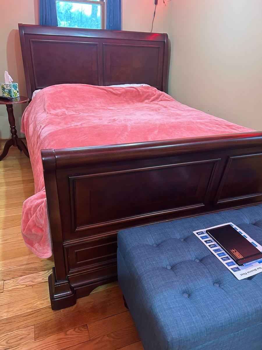 Queen bed frame for 180 in Excelsior, MN For Sale & Free — Nextdoor