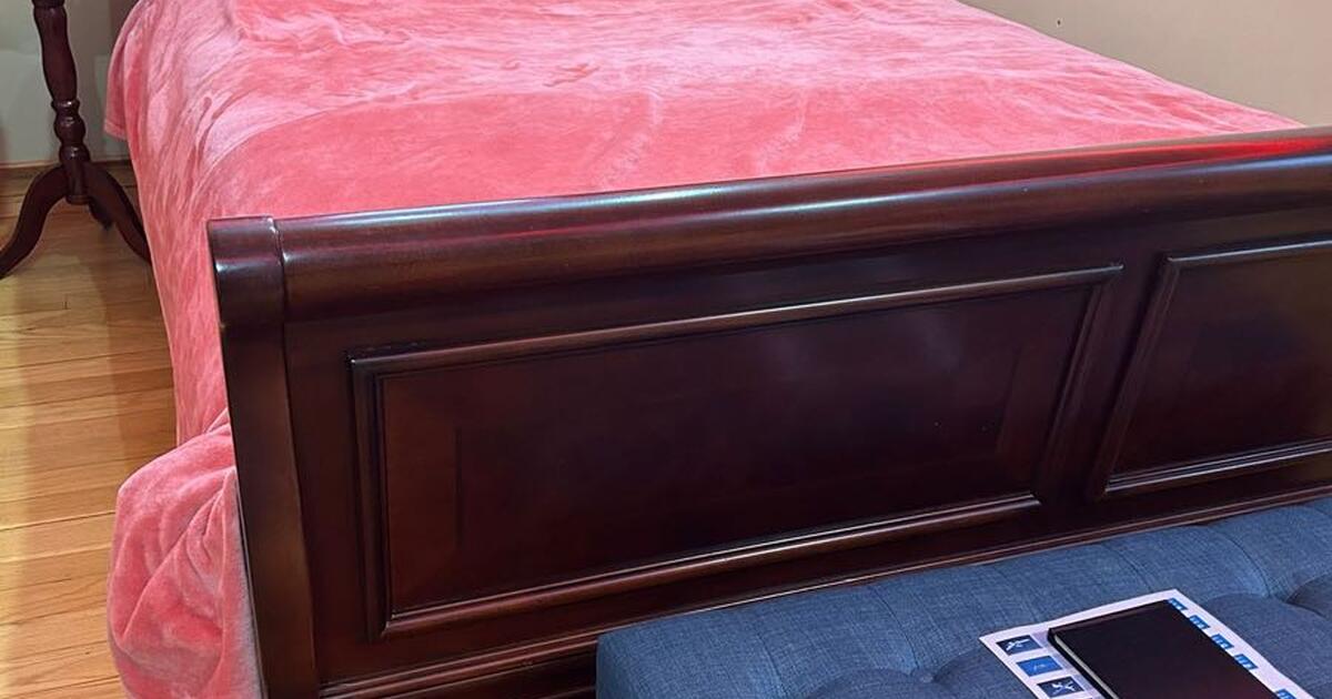 Queen bed frame for 180 in Excelsior, MN For Sale & Free — Nextdoor