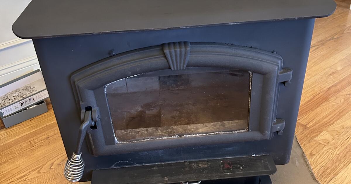 Country Hearth Wood Stove 499 for 499 in Webster, MA For Sale