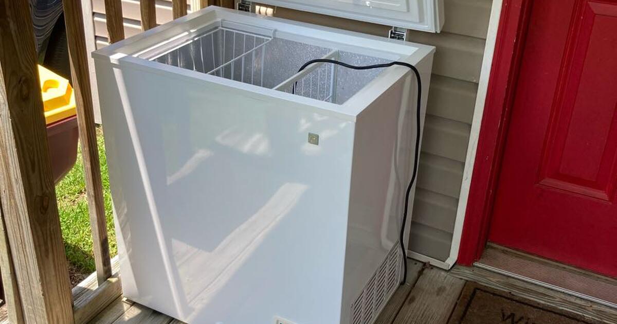 23 inch wide by 33 in tall deep freezer for 250 in Wilmington, NC