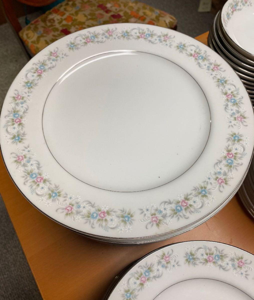 Selling Fine China floral print for 75 in Lutherville Timonium, MD