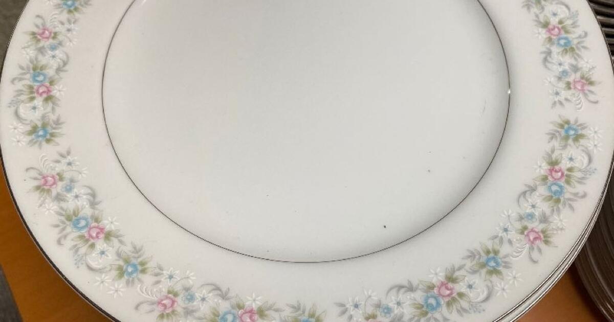 Selling Fine China floral print for 75 in Lutherville Timonium, MD