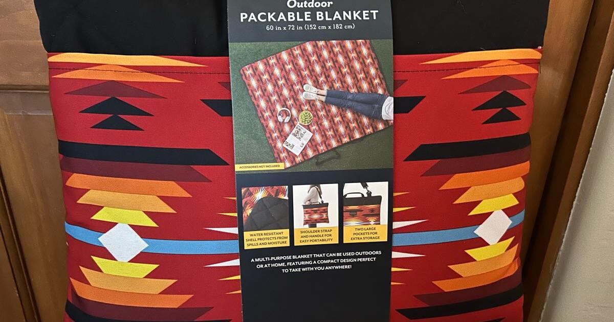 Pendleton Outdoor Packable Blanket for $15 in Queen Creek, AZ | For