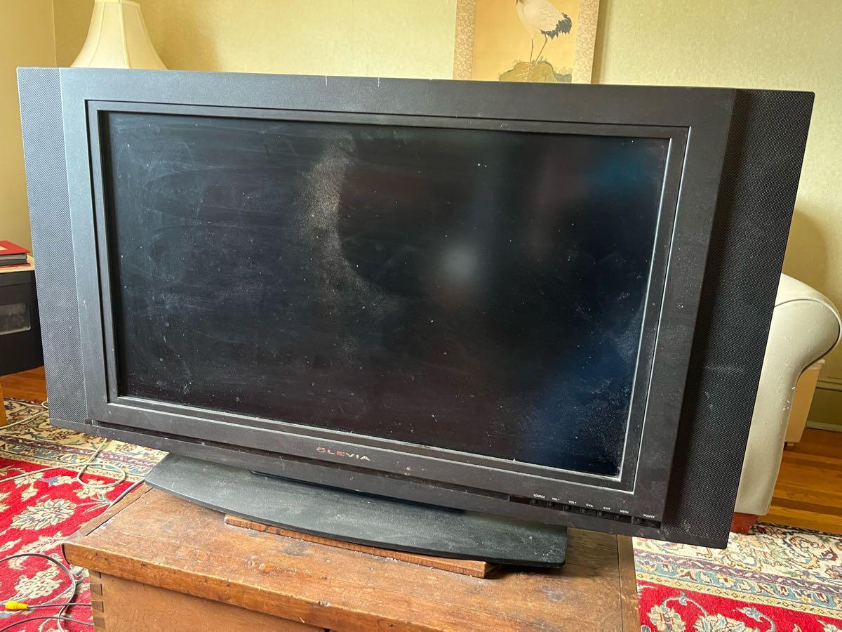 32 inch Olevia Flat screen TV for Free in Glen Mills, PA For Sale